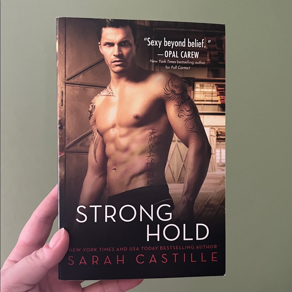 📚 4/25$ 📚 Strong Hold by Sarah Castille Book